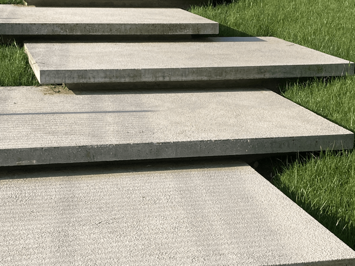 Vialetto d’Ingresso: Sicurezza e Design con Nuove&nbsp;Lastre